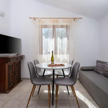 Ana Apartamento