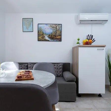 Ana Apartment *