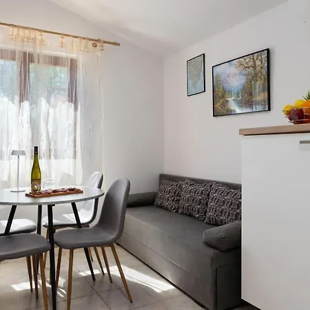 Apartment Ana *