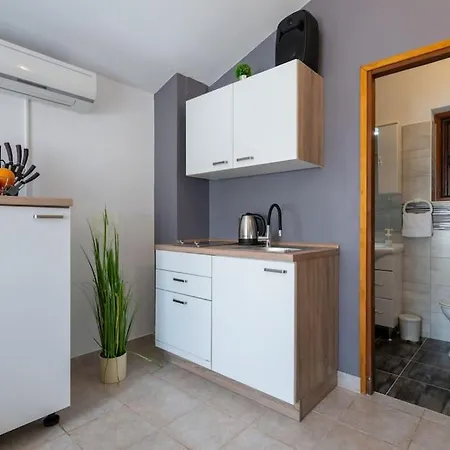 Ana Apartment *