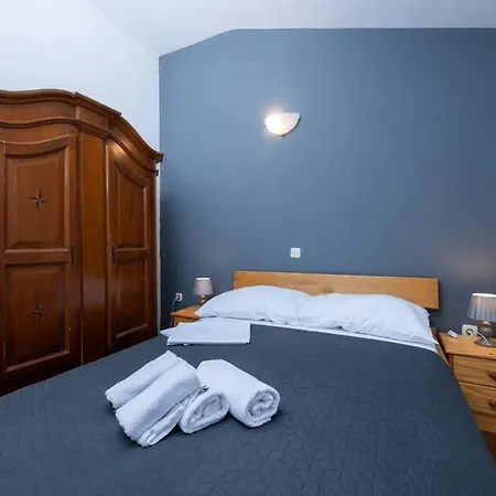 Apartment Ana *